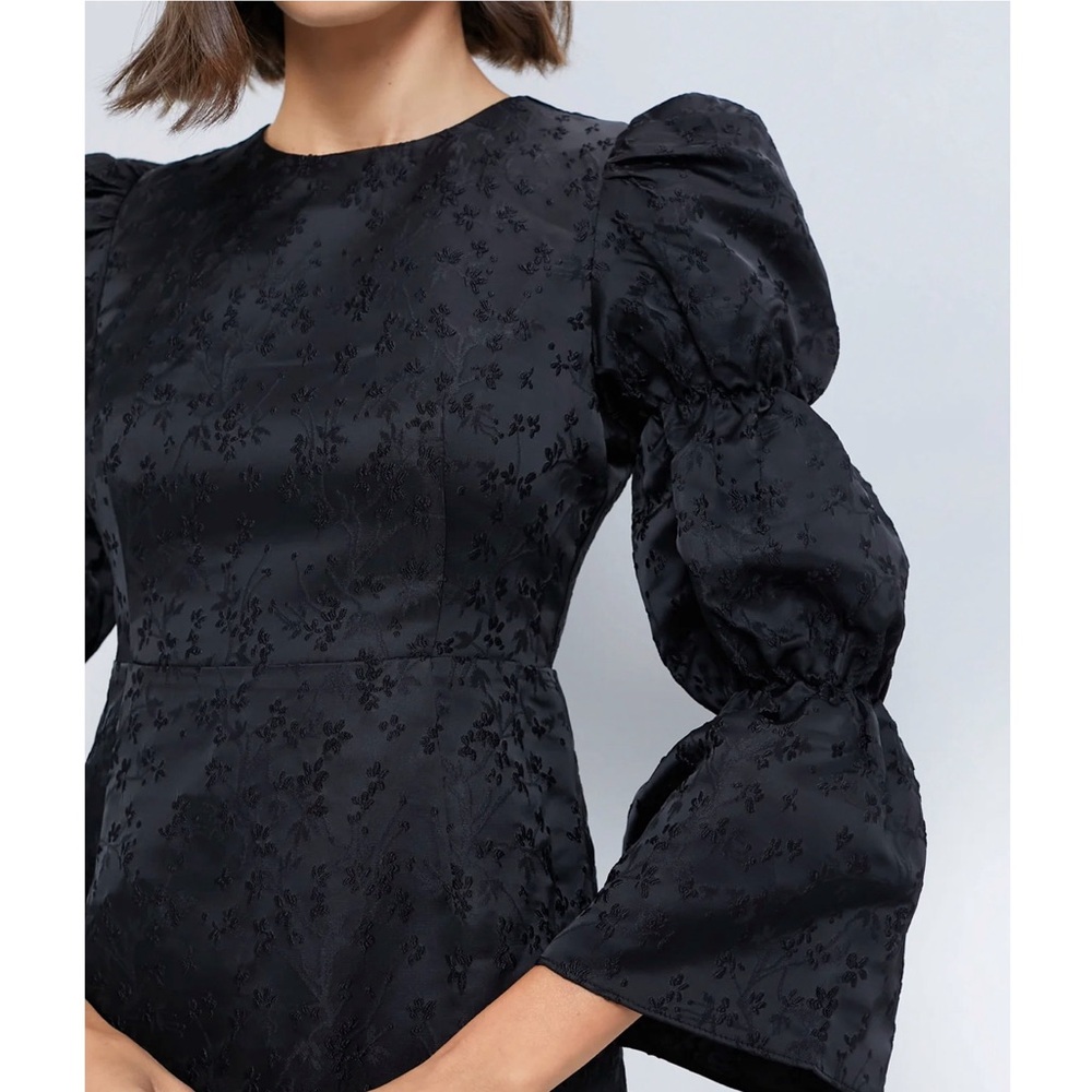 HYACINTH HOUSE Black Jacquard Puff Sleeve Midi Darcy Dress - Picture 3 of 11